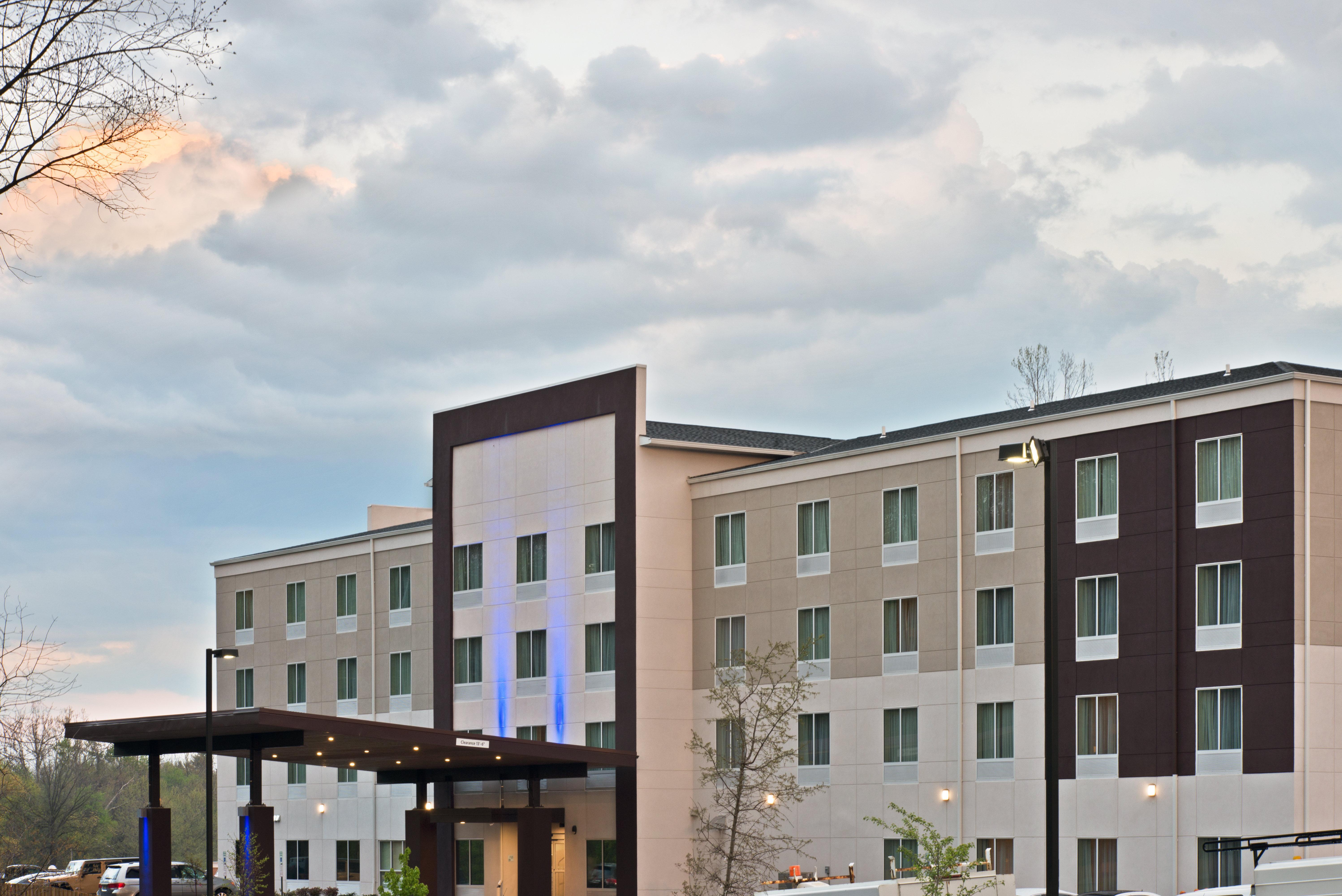 Holiday Inn Express & Suites New Cumberland By Ihg Esterno foto